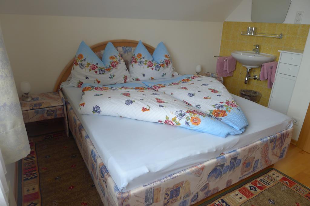 Ferienwohnung Kusternik Velden am Woerthersee Bilik gambar